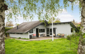 2 Bedroom Nice Home In Karrebæksminde, Karrebæksminde